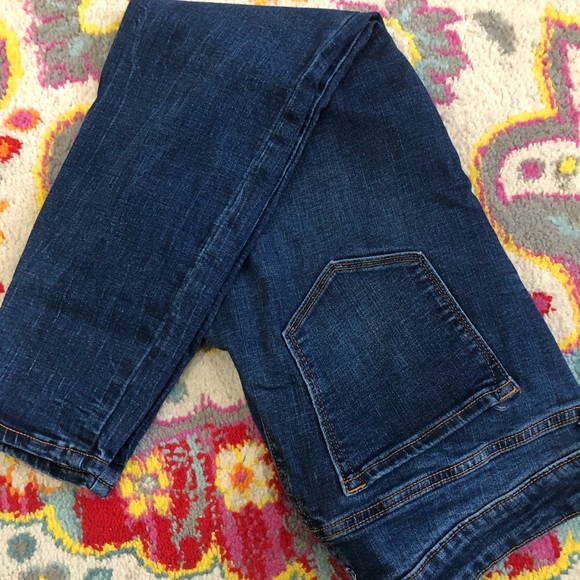 Old Navy 12 Short Skinny Jeans w/ Distressed Knees - Picture 2 of 3